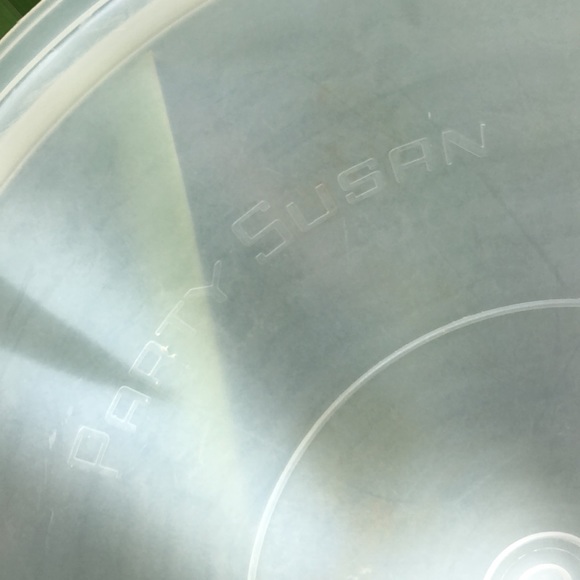 Vintage “Party Susan” Tupperware Divided Tray-Lid & Removable Handle-12in - Picture 4 of 13